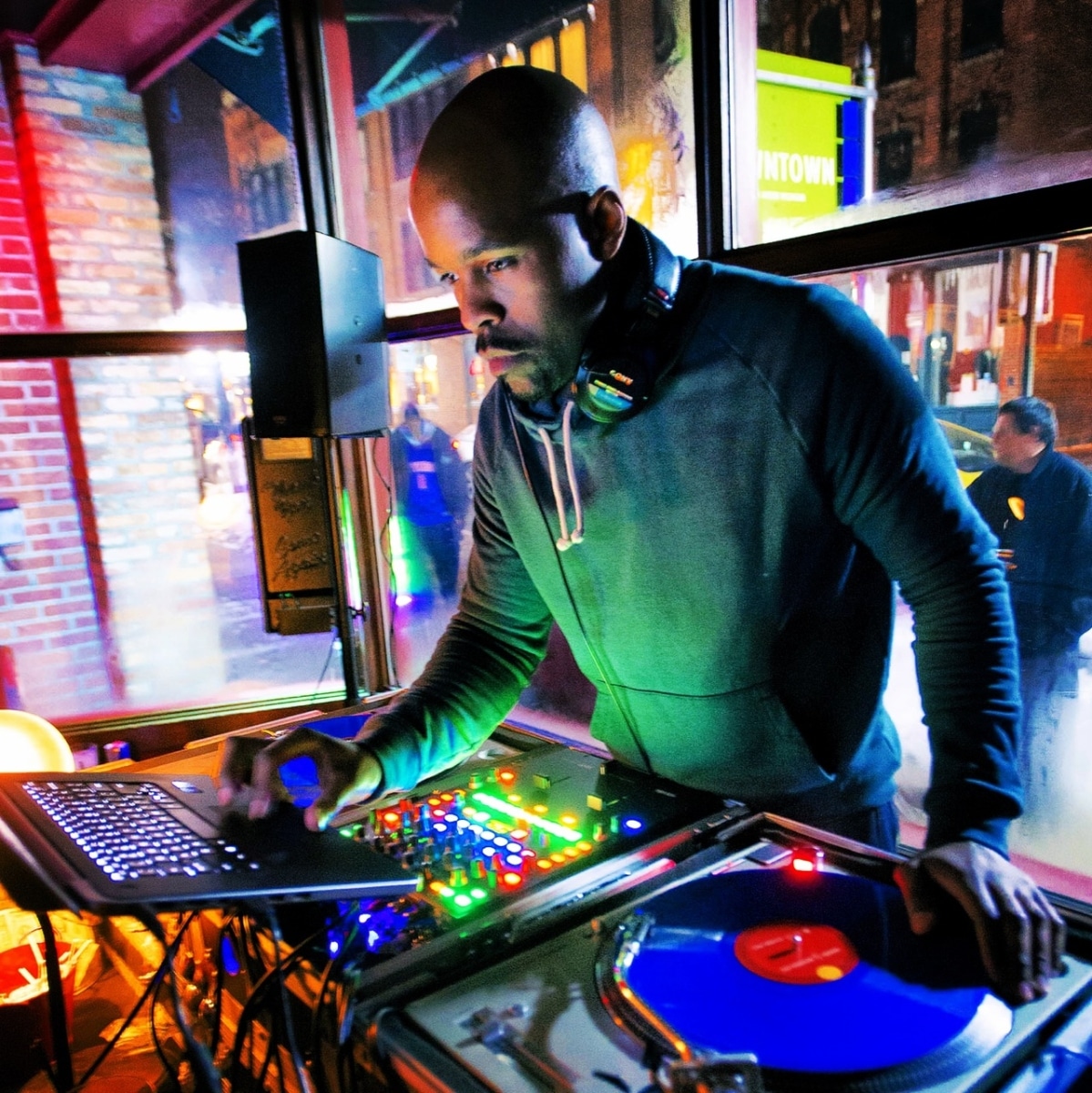 Biography | About DJ Graffiti – DJ Graffiti | Voted Detroit's Best DJ