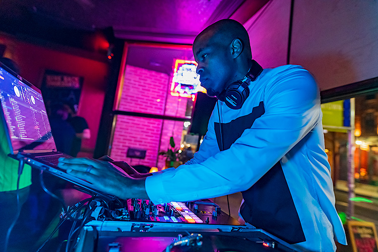 The Keynote DJ™ Experience